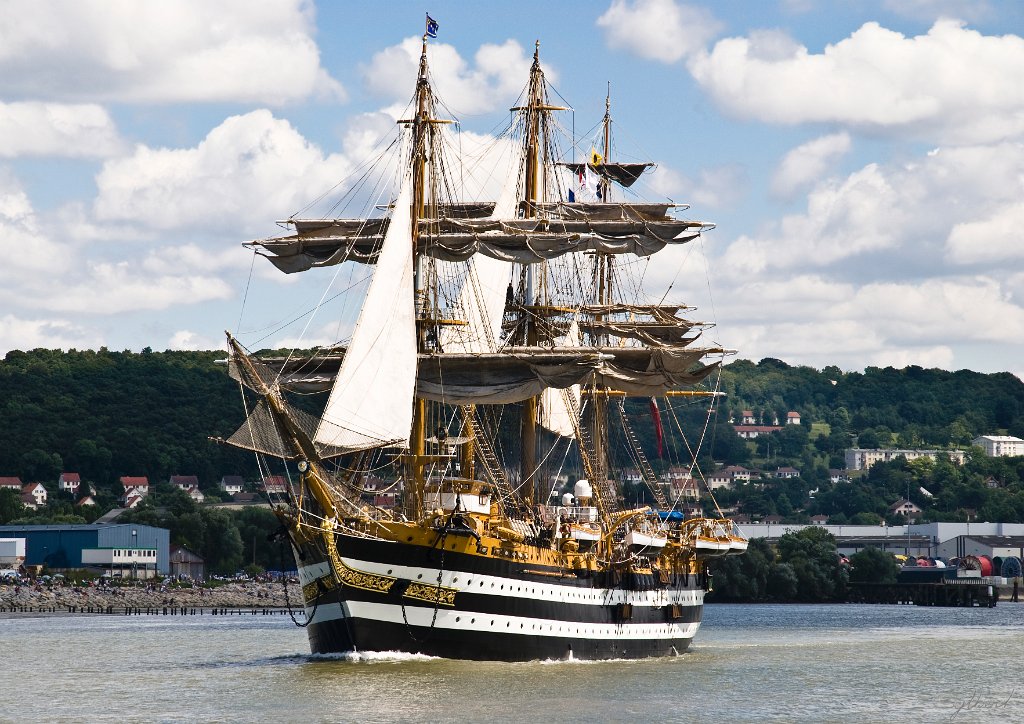 _GIL5076m.jpg - L'Amerigo Vespucci (Italie)