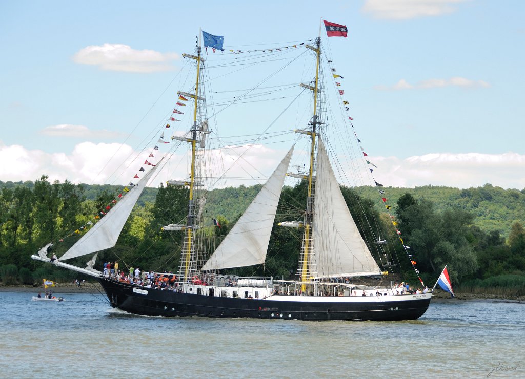 _SYL3385m.jpg - Mercedes