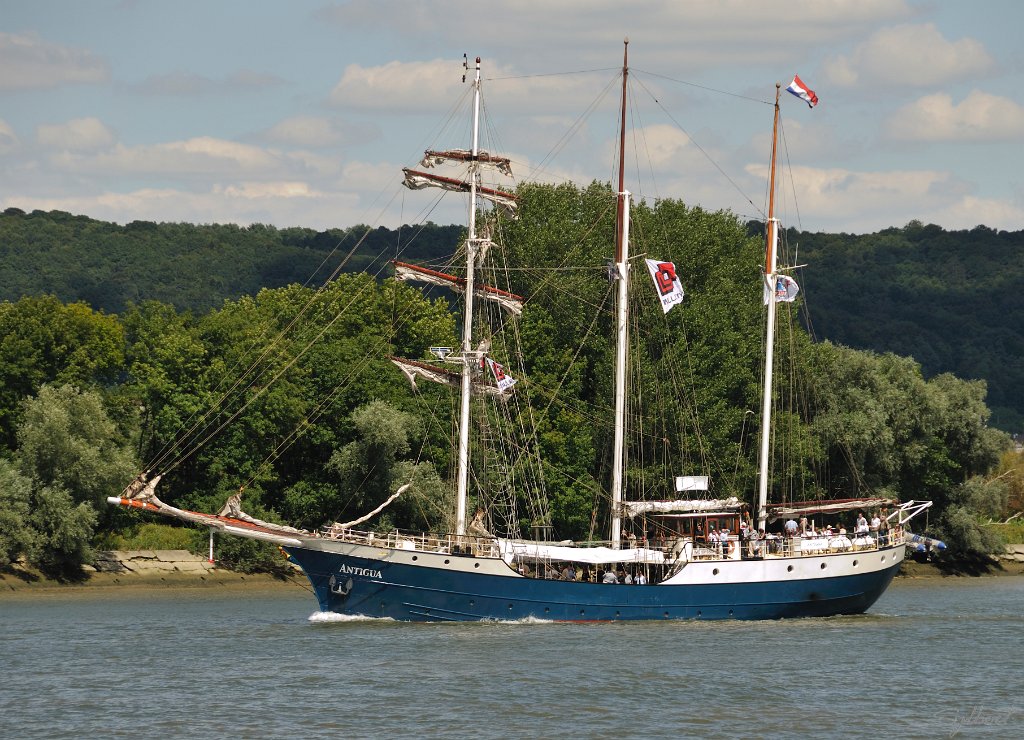 _SYL3392m.jpg - Antigua