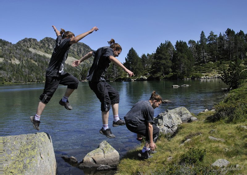 flo_saut1_edited-1w.jpg - Saut du caillou